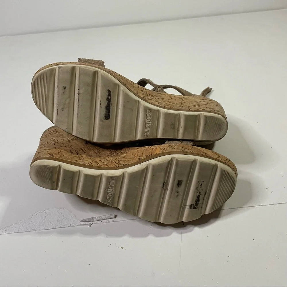 Minnetonka Boho Bohemian Casual Cork Wedge Sandal Shoes Size 8 Tassel Decoration